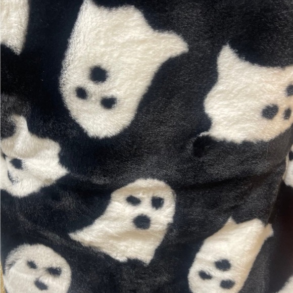 HTF faux fur ghost Blanket - Picture 4 of 11